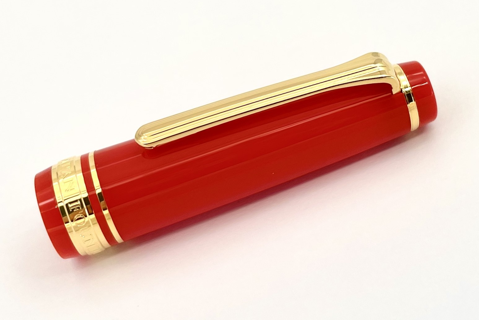 SailorProGearSlimRedGoldTrimFountainPen_J